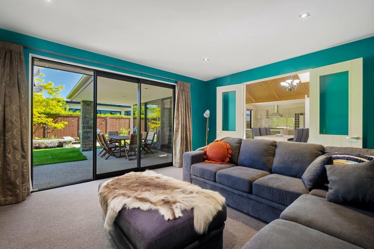 Roys Bay Lodge - Wanaka Holiday Home Buitenkant foto