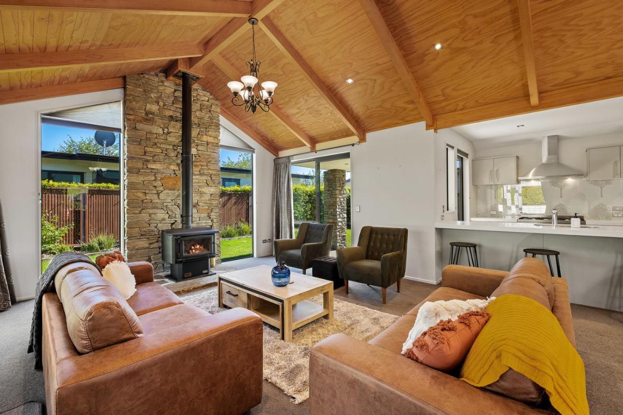Roys Bay Lodge - Wanaka Holiday Home Buitenkant foto