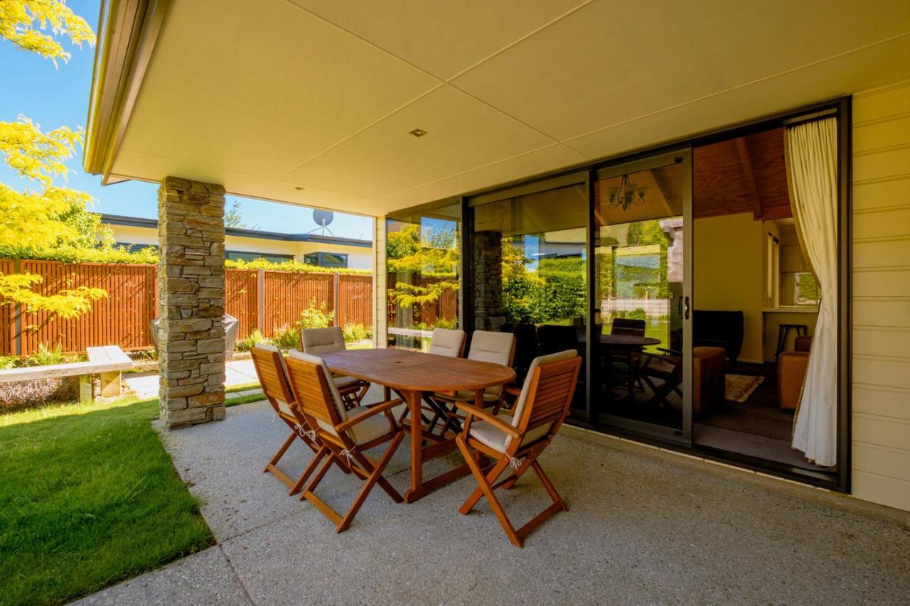 Roys Bay Lodge - Wanaka Holiday Home Buitenkant foto
